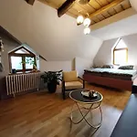 Júlia *